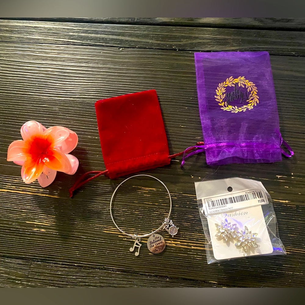 Bundle of 3: Charm Bangle, earrings and Hawaiian hair clip